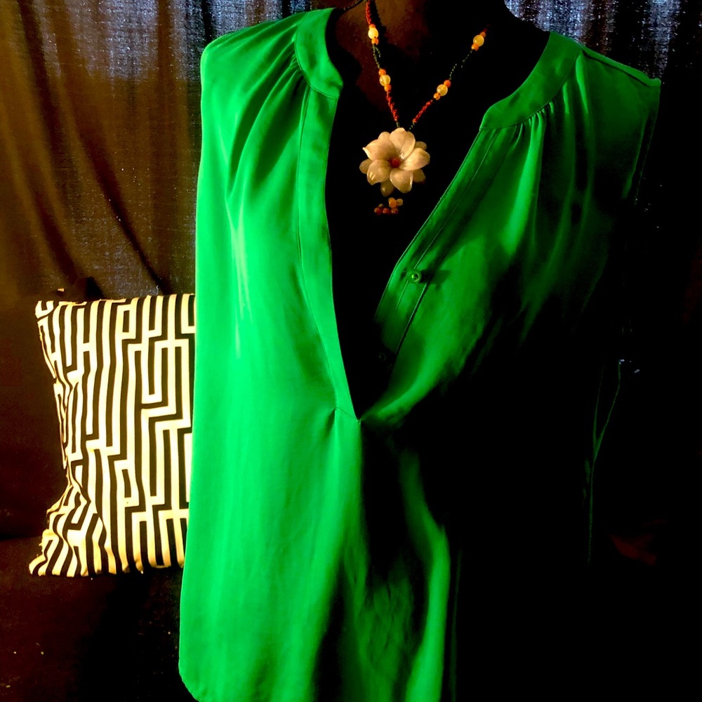 Green Banana Republic sleeveless blouse